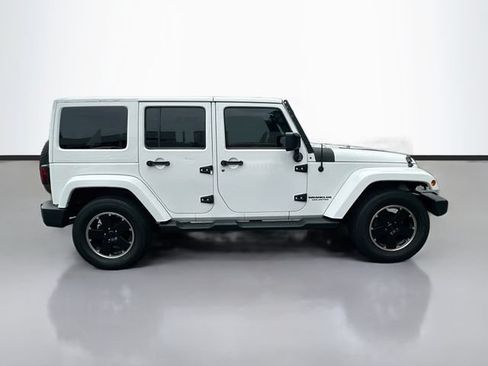 Used 2012 Jeep Wrangler Unlimited Sahara AWD/4WD image 5