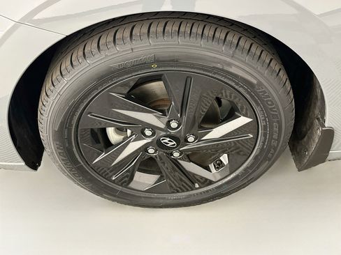 Used 2022 Hyundai Elantra SEL FWD image 11