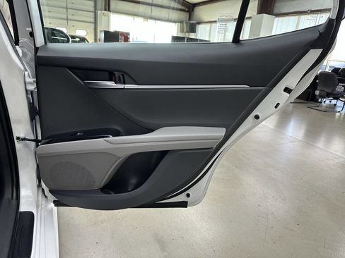 Used 2020 Toyota Camry LE image 14