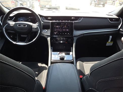 New 2025 Jeep Grand Cherokee L Laredo w/ Luxury Tech Group I image 10