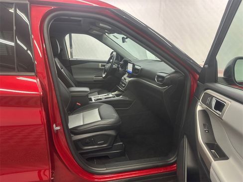 Used 2023 Ford Explorer XLT w/ Equipment Group 202A image 14