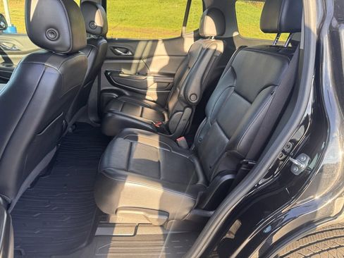 Used 2023 GMC Acadia SLT image 20