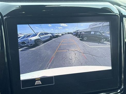 Used 2023 Chevrolet Traverse LT FWD image 14