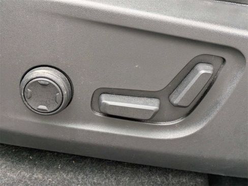 Used 2021 Volvo XC40 P8 Recharge image 21