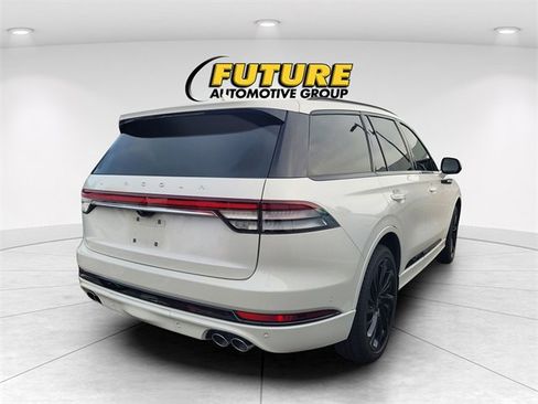 Used 2023 Lincoln Aviator Reserve w/ Equipment Group 201A image 3