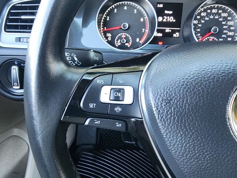 Used 2019 Volkswagen Golf S image 38