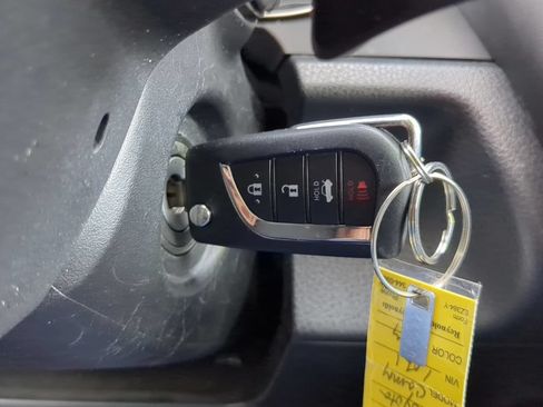 Used 2022 Toyota Camry SE w/ Carpet Mat Package (TMS) FWD image 20