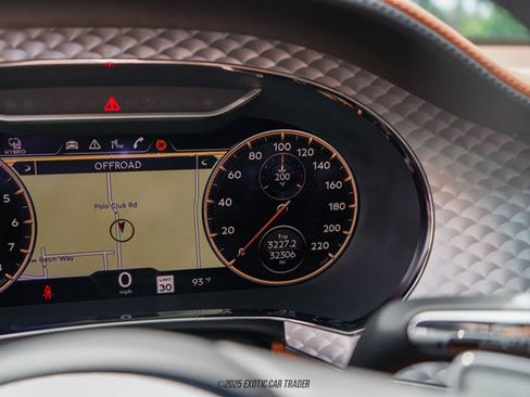 Used 2022 Bentley Flying Spur Plug-In Hybrid image 35