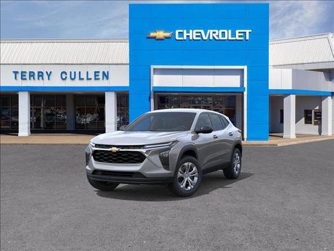 New 2026 Chevrolet Trax LS w/ Driver Confidence Package image 8