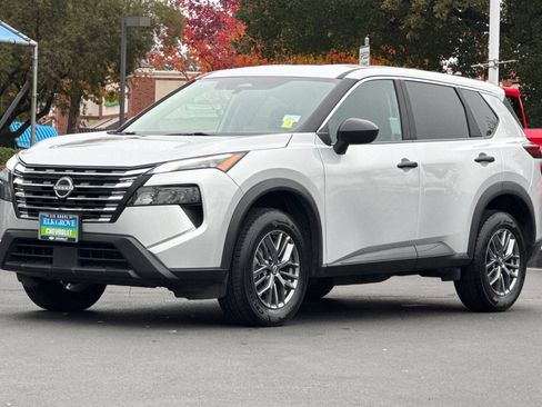 Used 2024 Nissan Rogue S image 7