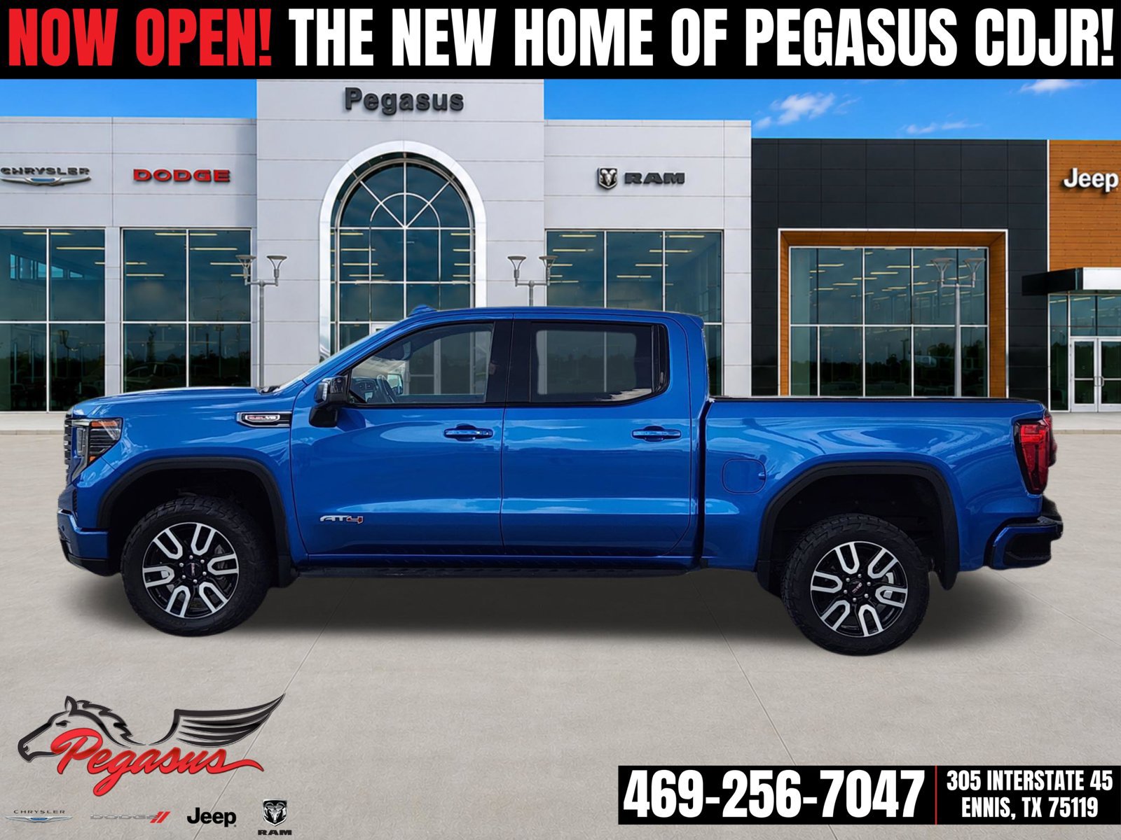Used 2022 GMC Sierra 1500 AT4 w/ AT4 Premium Package AWD/4WD image 3