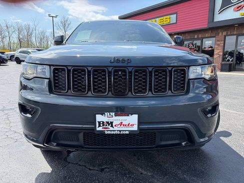 Used 2018 Jeep Grand Cherokee Altitude AWD/4WD image 2