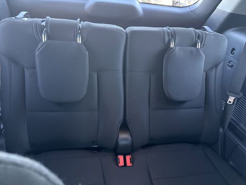 Used 2024 Ford Explorer XLT image 16