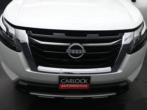 Used 2025 Nissan Pathfinder SL FWD image 56