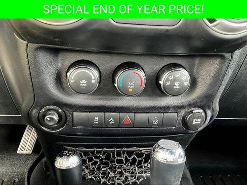 Used 2016 Jeep Wrangler Unlimited Rubicon w/ Connectivity Group image 14