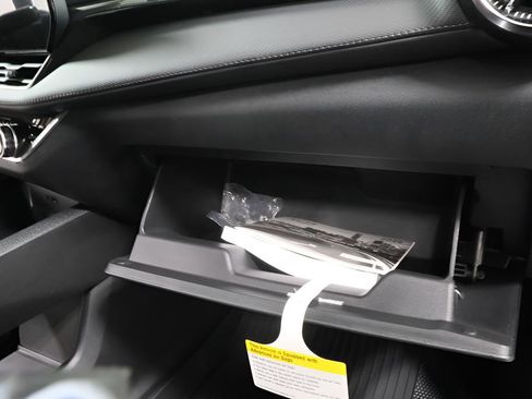New 2026 Chevrolet Equinox LT w/ Convenience Package II FWD image 35