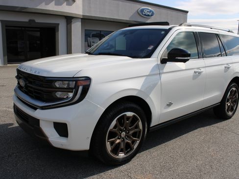 Used 2025 Ford Expedition King Ranch image 2