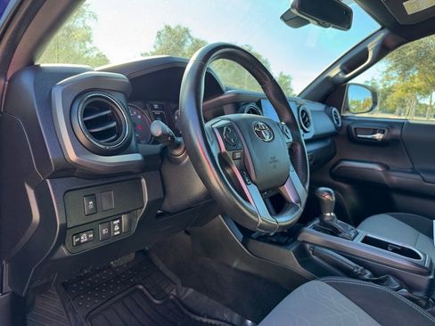 Used 2022 Toyota Tacoma TRD Off-Road image 36