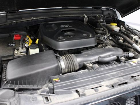 Used 2022 Jeep Wrangler Unlimited Sport AWD/4WD image 14