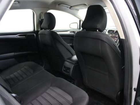 Used 2018 Ford Fusion SE FWD image 24
