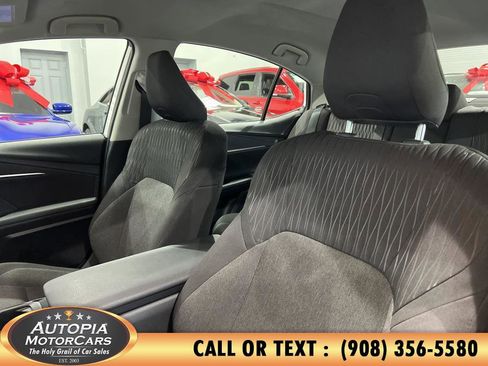 Used 2025 Toyota Camry LE image 11