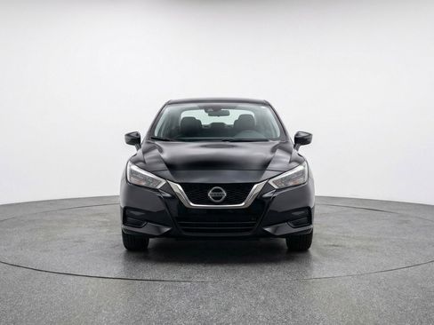 Used 2025 Nissan Versa SV image 2