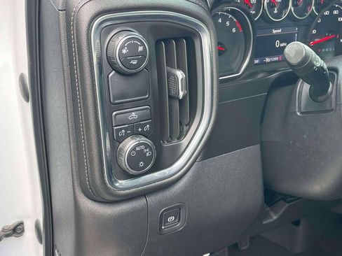 Used 2019 Chevrolet Silverado 1500 LT w/ Texas Edition image 29