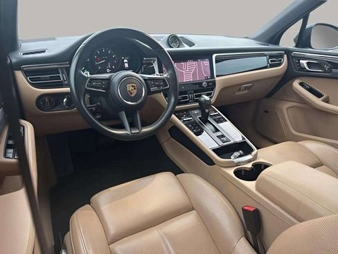 Used 2024 Porsche Macan image 10