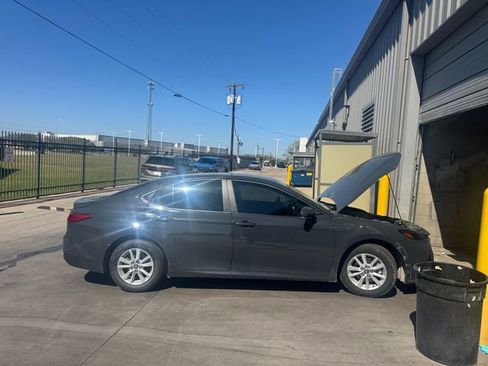 Used 2025 Toyota Camry LE FWD image 5