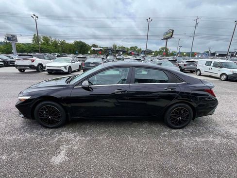 Used 2025 Hyundai Elantra Limited FWD image 30