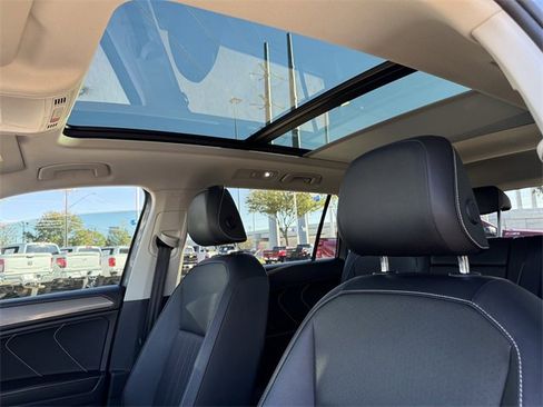 Certified 2023 Volkswagen Tiguan SE w/ Panoramic Sunroof Package image 22