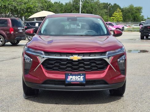 Used 2025 Chevrolet Trax LS w/ LS Convenience Package FWD image 2