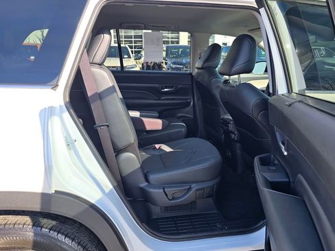 Used 2024 Toyota Grand Highlander XLE image 35