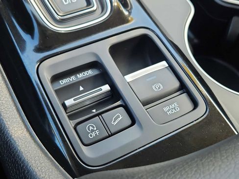 Certified 2025 Honda Pilot Touring image 18