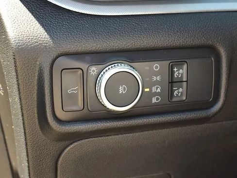 Used 2020 Ford Explorer XLT w/ Equipment Group 202A AWD/4WD image 17