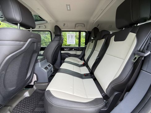 Used 2025 INEOS Grenadier AWD/4WD image 27