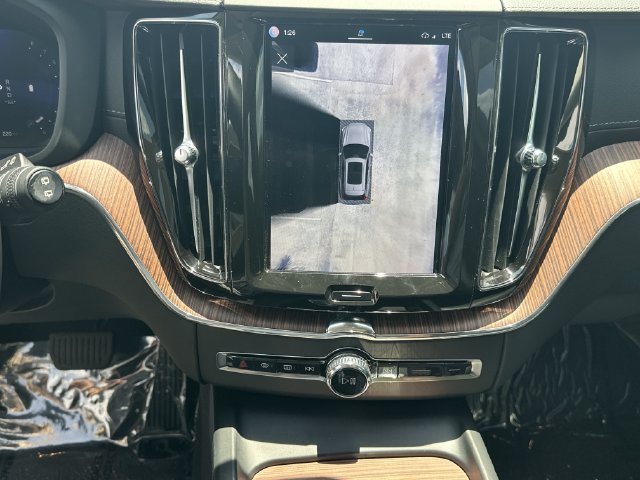 Used 2024 Volvo XC60 B5 Ultimate w/ Protection Package Premier AWD/4WD image 17