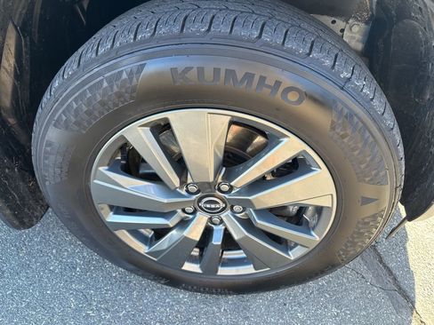 Used 2024 Nissan Pathfinder S image 9