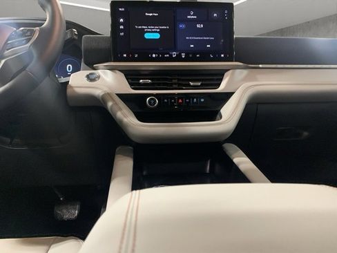 New 2026 Ford Explorer Active w/ Active Comfort Package image 12