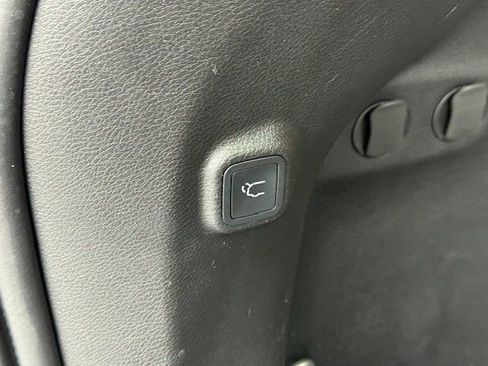 Used 2022 Jeep Cherokee Trailhawk w/ Sun, Sound & Nav Group image 39