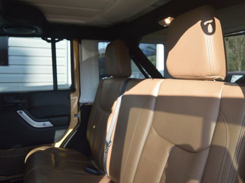 Used 2013 Jeep Wrangler Unlimited Sahara w/ Connectivity Group image 15