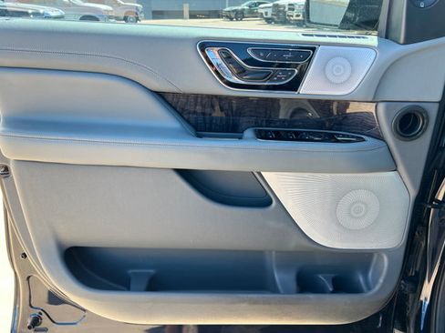 Used 2021 Lincoln Navigator Reserve w/ Luxury Package AWD/4WD image 14