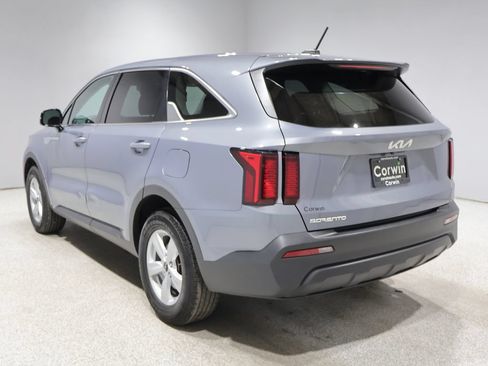 Used 2023 Kia Sorento LX FWD image 6