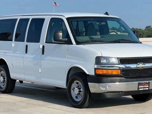 Used 2017 Chevrolet Express 2500 LT w/ LT Preferred Equipment Group image 5