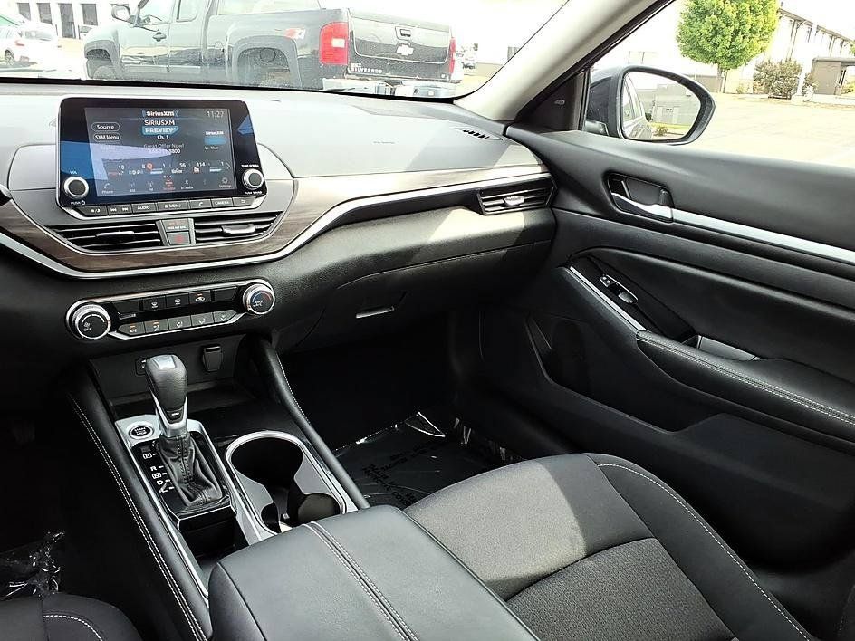 Used 2023 Nissan Altima 2.5 SV FWD image 21