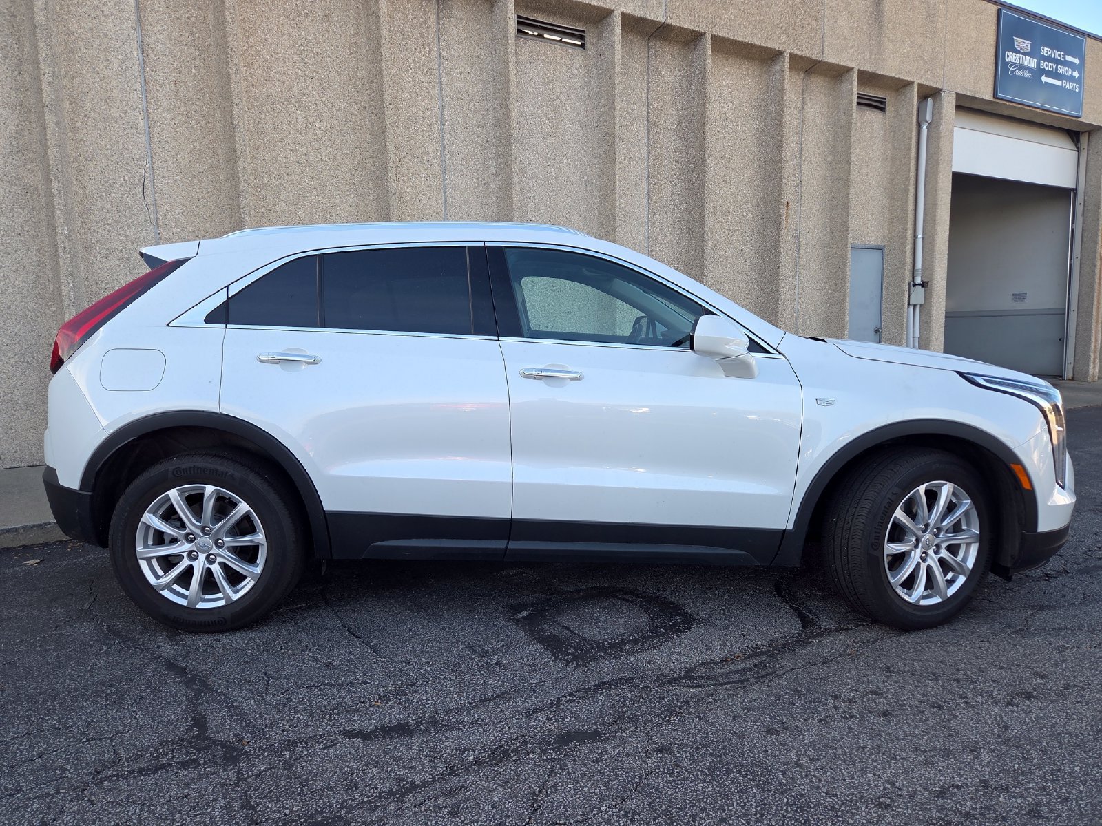 Certified 2023 Cadillac XT4 Luxury w/ Cold Weather Package FWD image 16