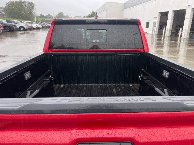 Used 2024 Toyota Tacoma SR5 AWD/4WD image 33