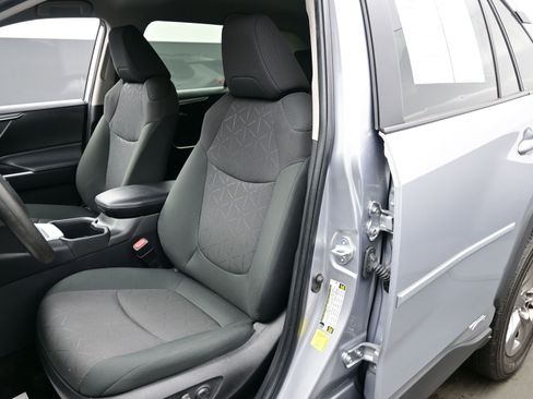 Used 2024 Toyota RAV4 XLE image 12