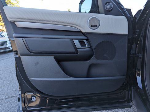 Used 2024 Land Rover Discovery Dynamic SE image 8