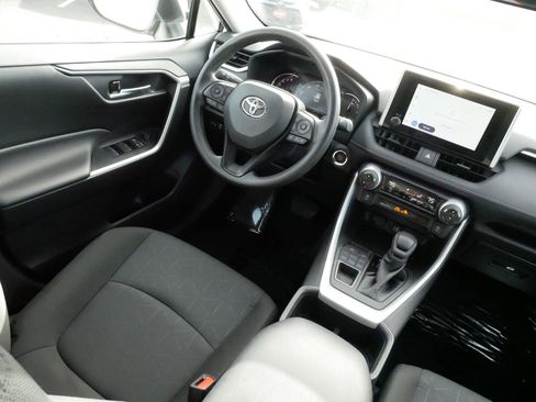 Used 2025 Toyota RAV4 XLE AWD/4WD image 9